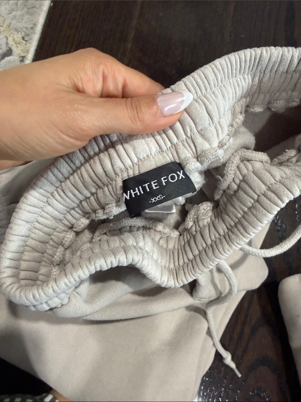 White Fox Boutique Cream Vol.3 Sweatshirt & Joggers Set notice 2 stains - Picture 3 of 10